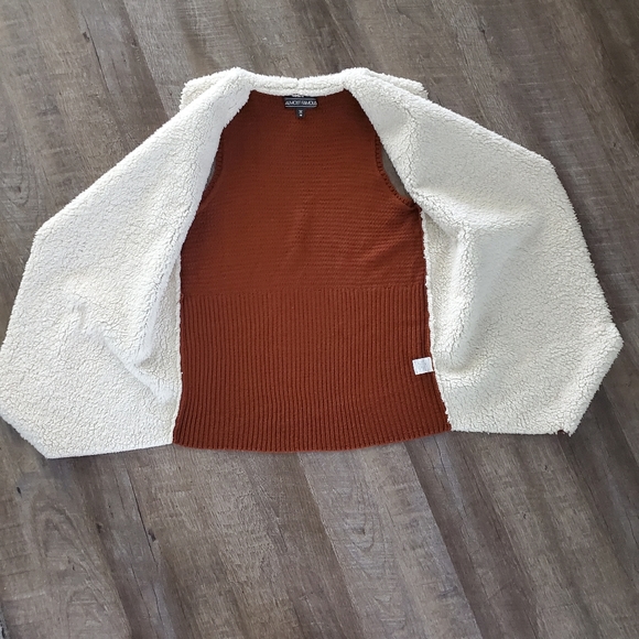 Sherpa Lined Vest - Picture 4 of 7